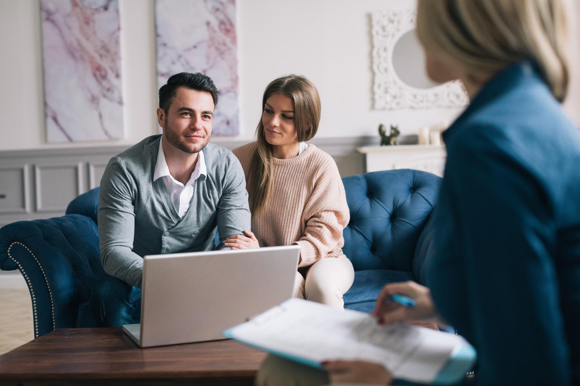 Plan een gratis en vrijblijvend adviesgesprek in met een adviseur van EVR over garant staan voor een hypotheek.